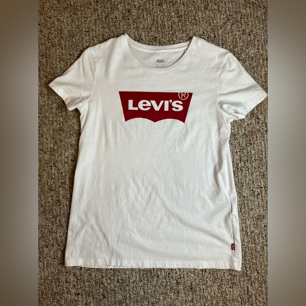 White Levi’s Mean Shirt